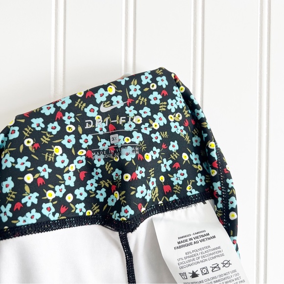 Nike 3X Womens Floral 7/8 Leggings - Picture 5 of 5